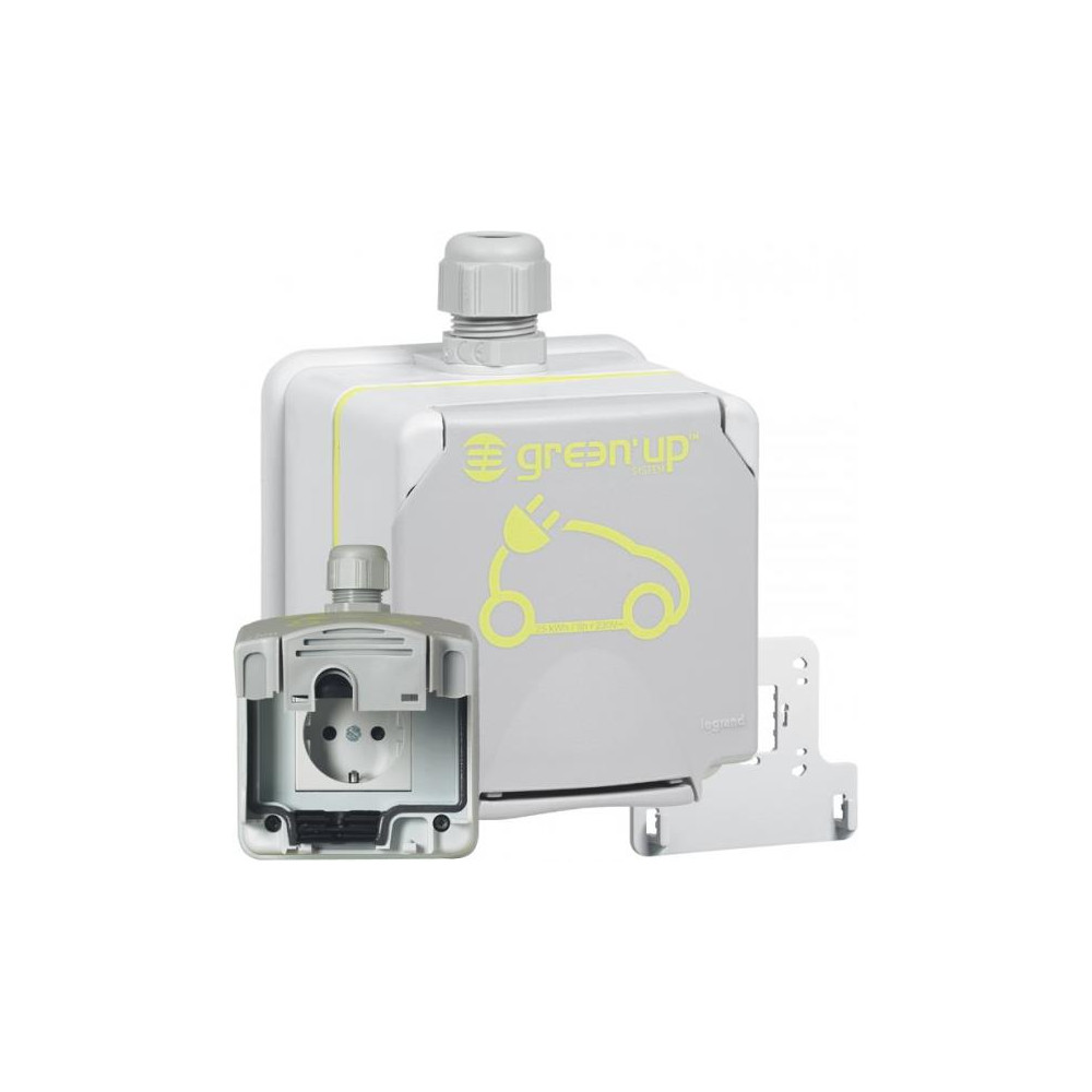 Контакт шуко 16A Greenup Access IP66 IK08 за зареждане на електрически и хибридни автомобили до 3,7kW Legrand