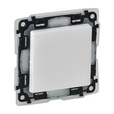 Бойлерен ключ 16A IP44 цвят бял Valena Life Legrand