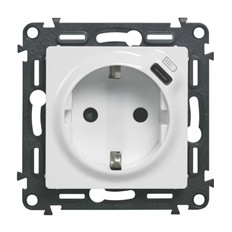 Контакт ШУКО 2P+E 16A + USB тип C 1.5A 7.5W цвят Бял Valena Life Legrand