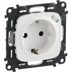 Контакт ШУКО 2P+E 16A + USB тип C 1.5A 7.5W цвят Бял Valena Allure Legrand