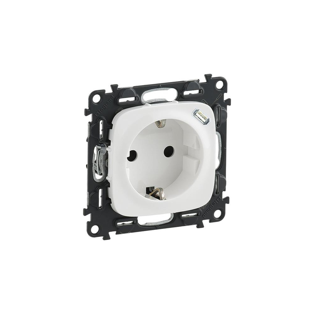 Контакт ШУКО 2P+E 16A + USB тип C 1.5A 7.5W цвят Бял Valena Allure Legrand