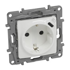 Контакт ШУКО 2P+E 16A + USB тип C 1.5A 7.5W цвят Бял Niloe Legrand