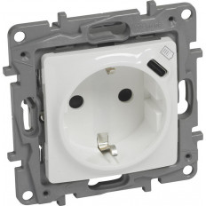 Контакт ШУКО 2P+E 16A + USB тип C 1.5A 7.5W цвят Бял Niloe Legrand